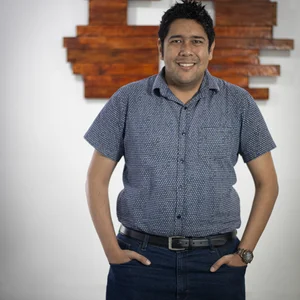 Dr. Alejandro Estrada